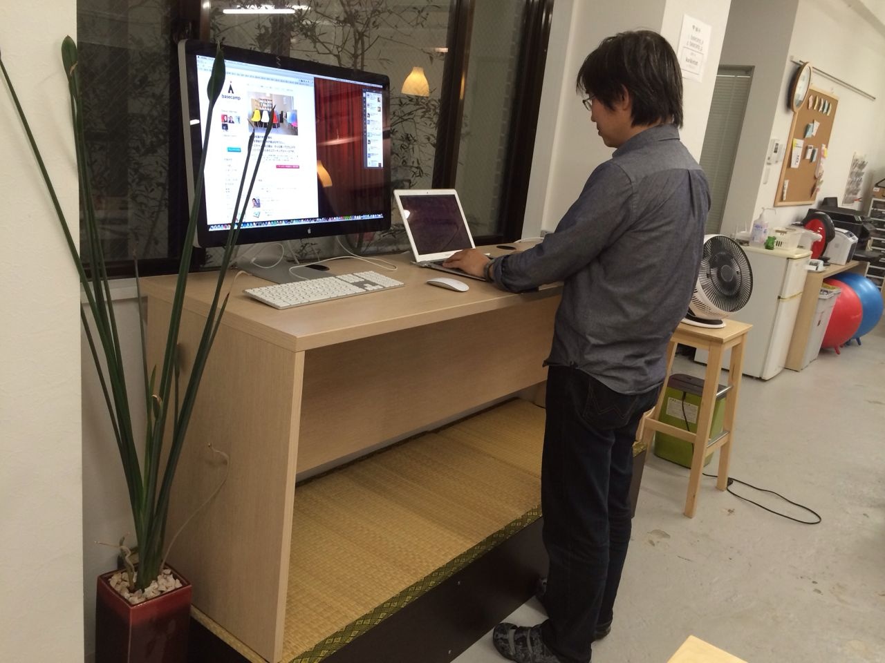 スタンディングデスクの体験ができるように | スタッフブログ